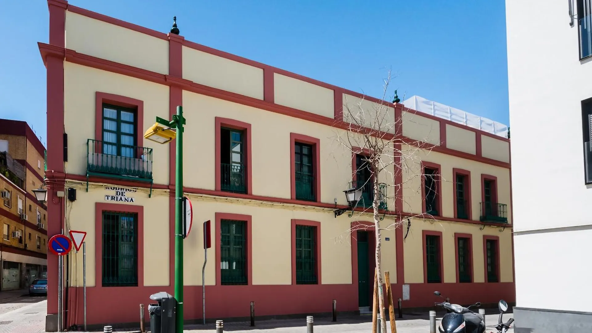 Penthouse Con Terraza- 2D 2B- Triana Apartment Seville