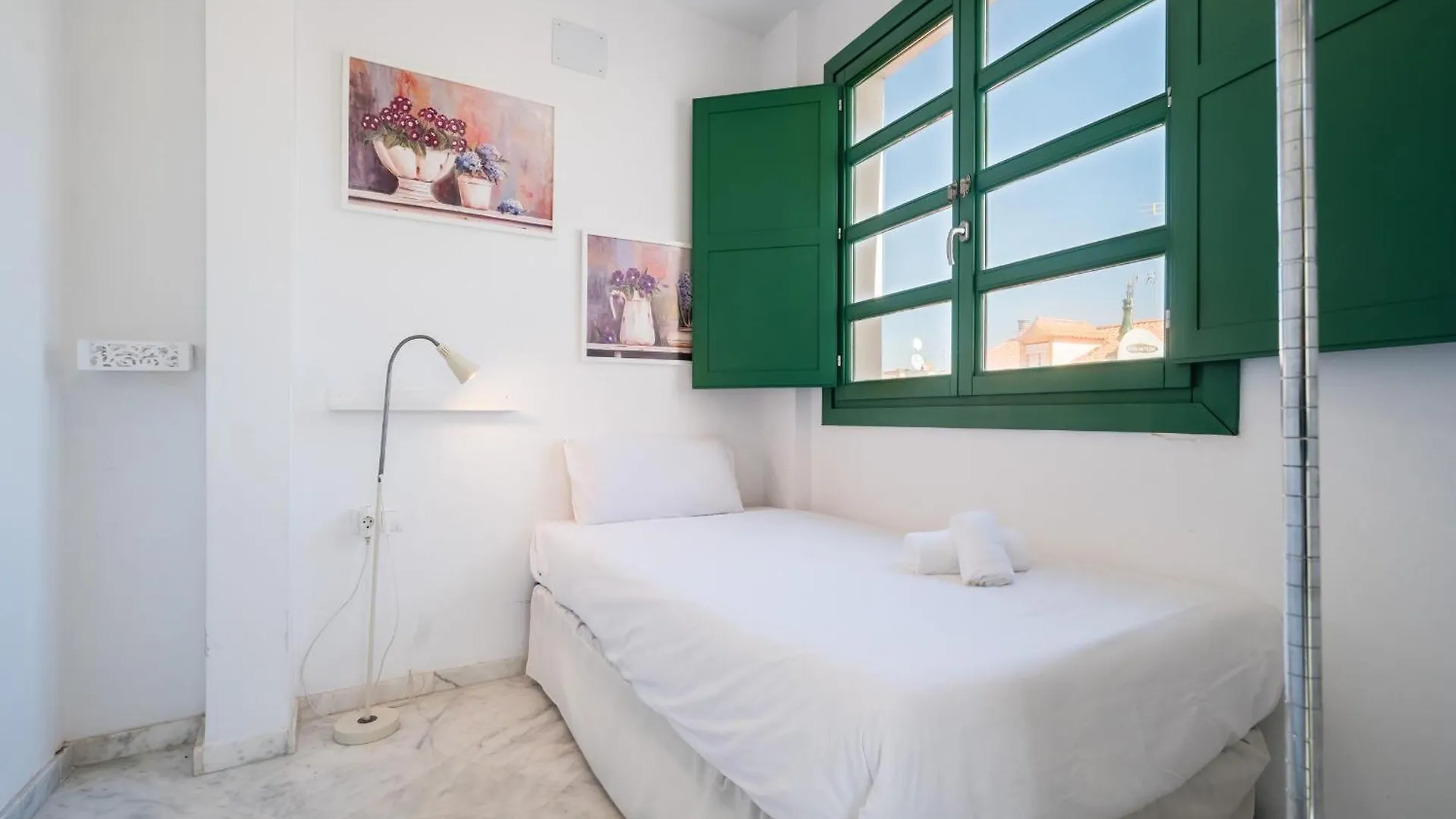Penthouse Con Terraza- 2D 2B- Triana Apartment Seville