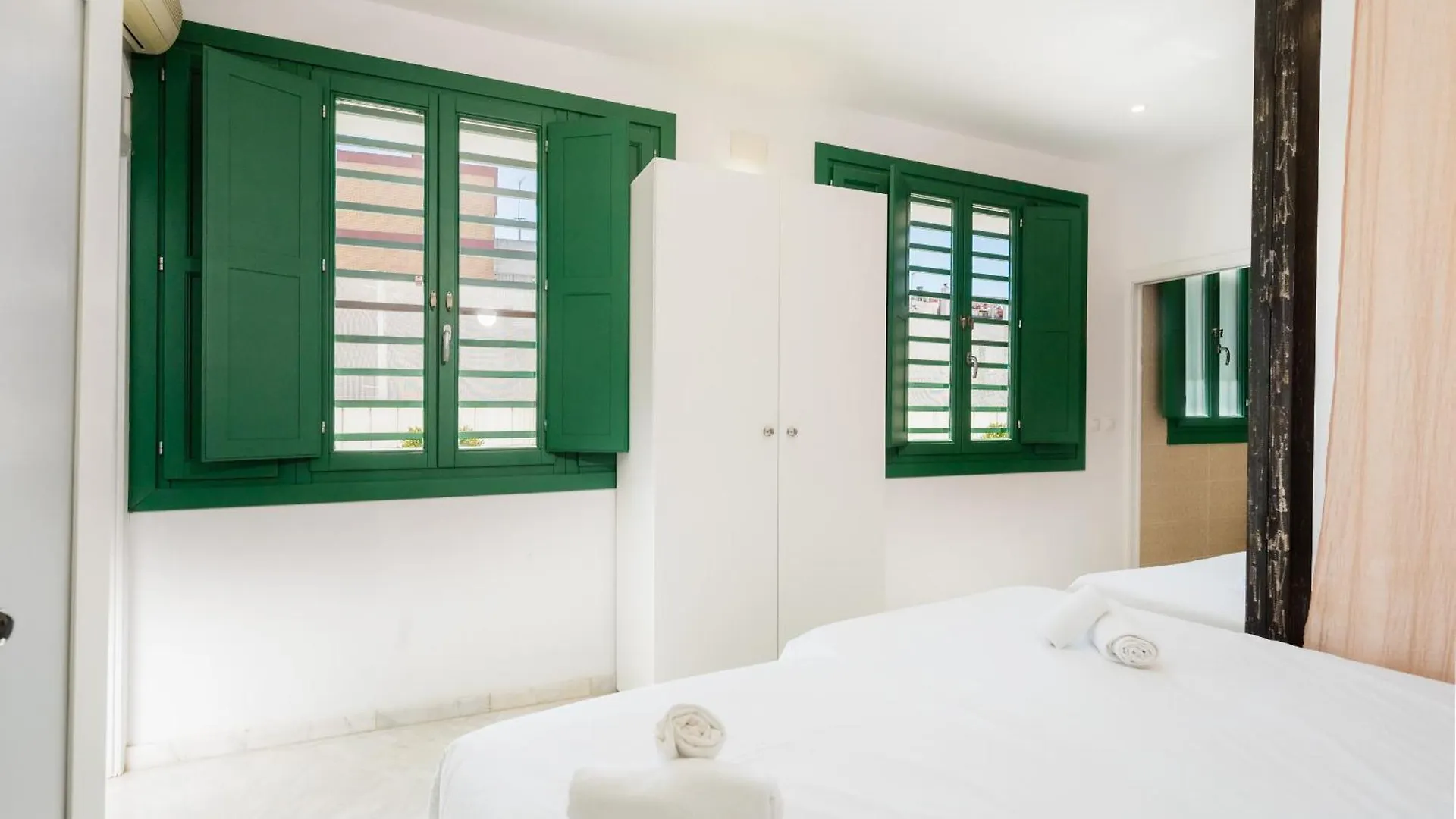 Penthouse Con Terraza- 2D 2B- Triana Apartment Seville